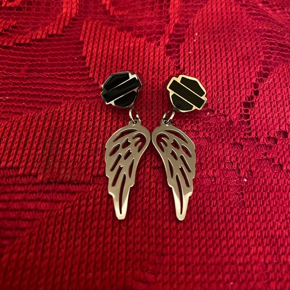 Limited! HD Wing Shield Earrings - Picture 2 of 3